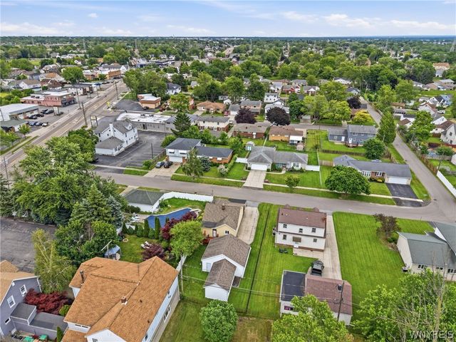 18 Stratford Place, Cheektowaga, NY 14225