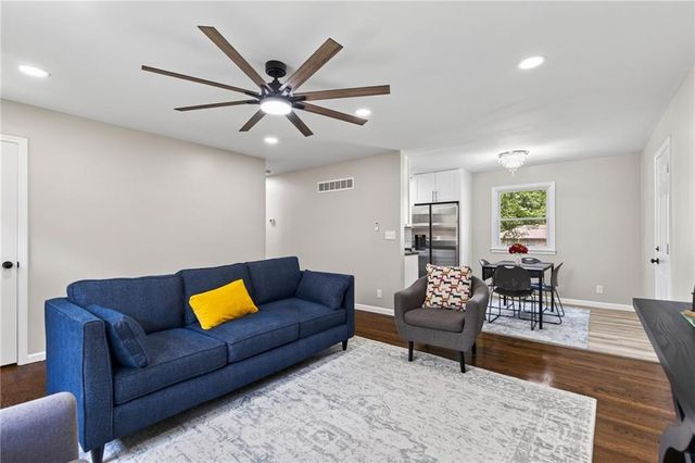 3016 Porter Road, Independence, MO 64055