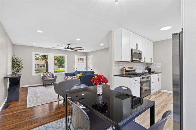 3016 Porter Road, Independence, MO 64055