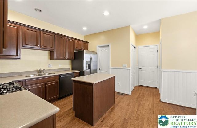 2493 Thistle Road, Lower Macungie Twp, PA 18062