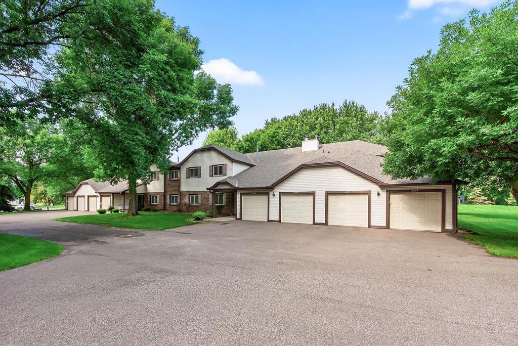 4357 Buckingham Court 1205, Vadnais Heights, MN 55127