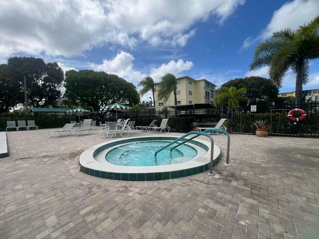 2615 NE 3rd Court 213, Boynton Beach, FL 33435