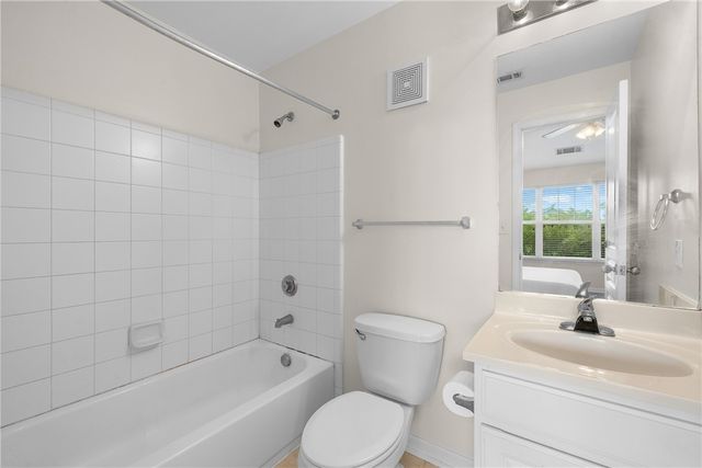 1725 Harvey Mitchell Parkway S 637, College Station, TX 77840