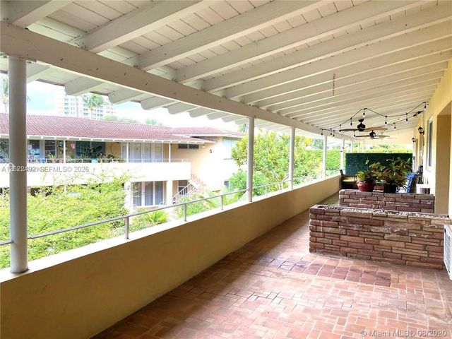 30 Park Dr 16, Bal Harbour, FL 33154