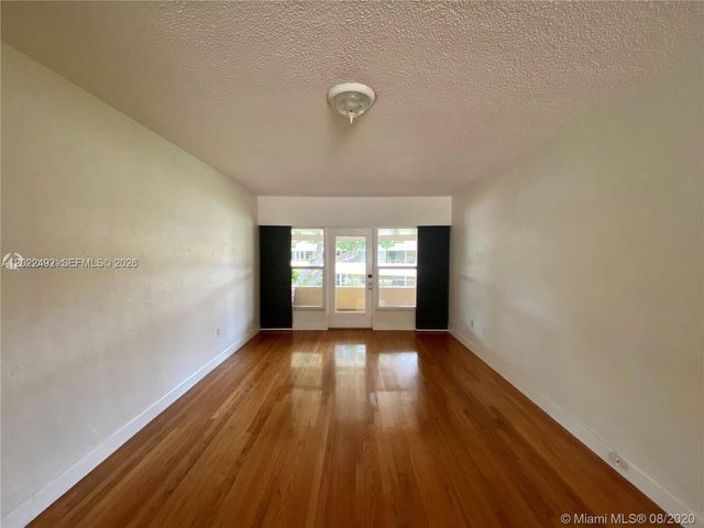 30 Park Dr 16, Bal Harbour, FL 33154