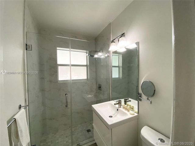 30 Park Dr 16, Bal Harbour, FL 33154