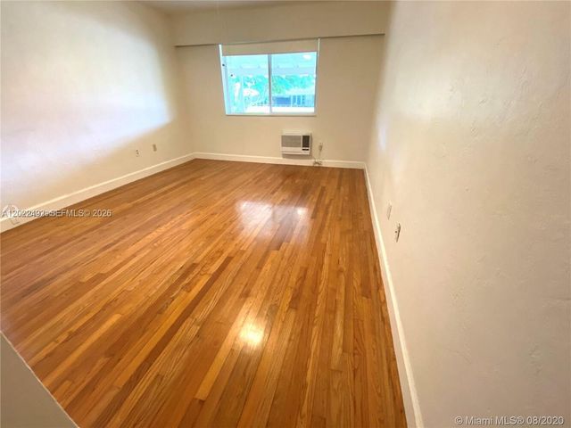 30 Park Dr 16, Bal Harbour, FL 33154
