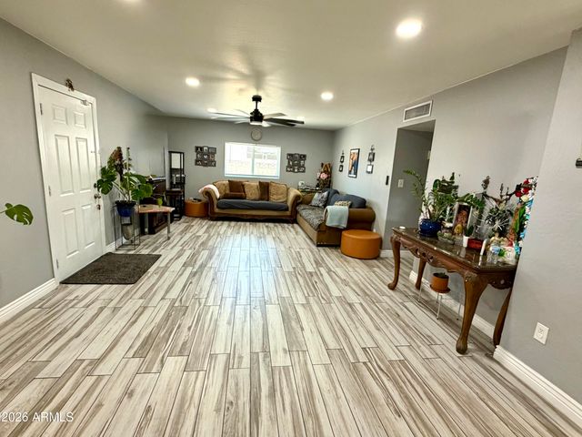 8310 N 55th Avenue, Glendale, AZ 85302
