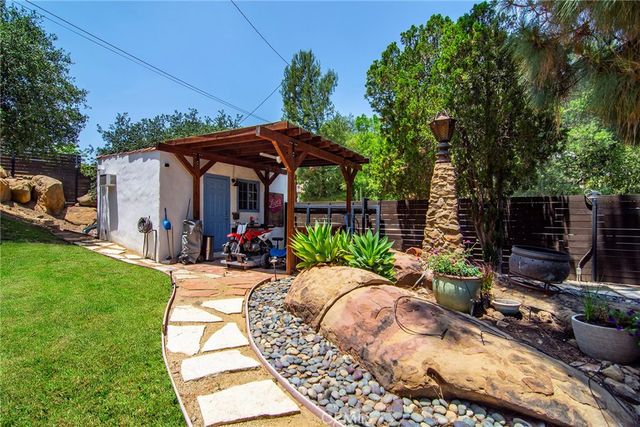 8500 Val Verde Drive, West Hills, CA 91304
