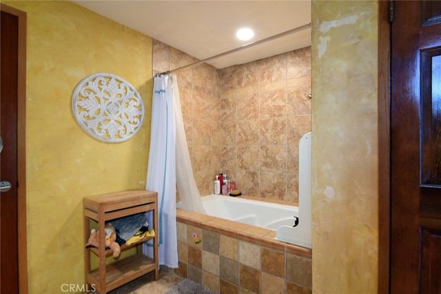 8500 Val Verde Drive, West Hills, CA 91304