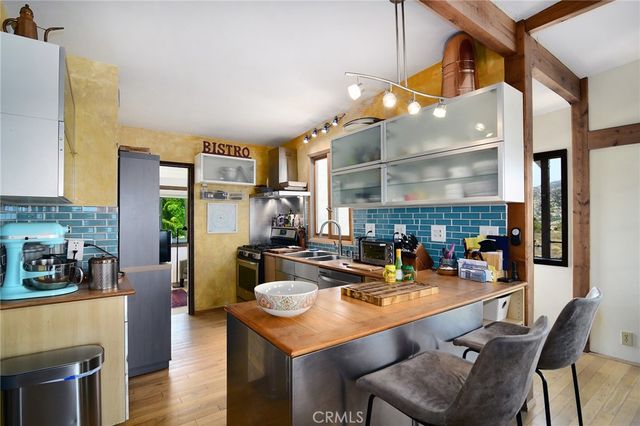 8500 Val Verde Drive, West Hills, CA 91304