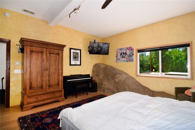8500 Val Verde Drive, West Hills, CA 91304