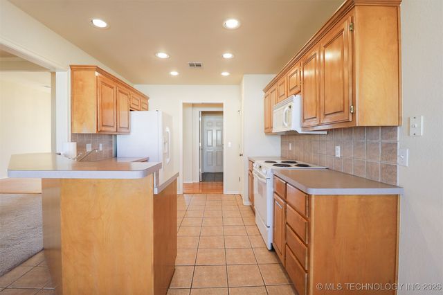 11003 E 95th Place North, Owasso, OK 74055