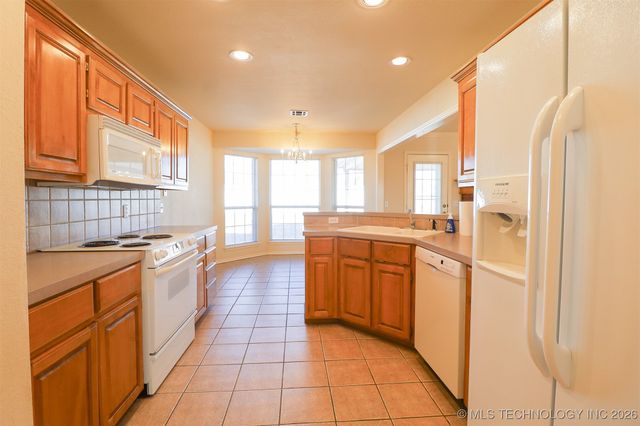 11003 E 95th Place North, Owasso, OK 74055