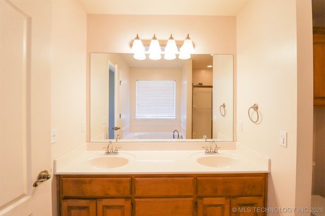 11003 E 95th Place North, Owasso, OK 74055