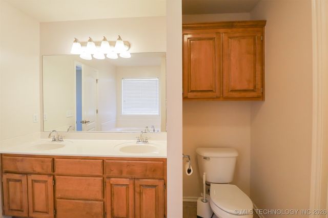 11003 E 95th Place North, Owasso, OK 74055