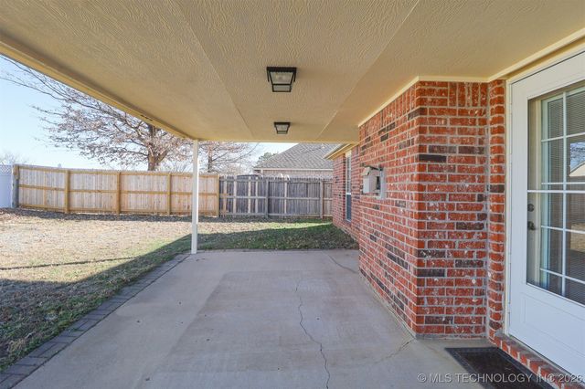 11003 E 95th Place North, Owasso, OK 74055
