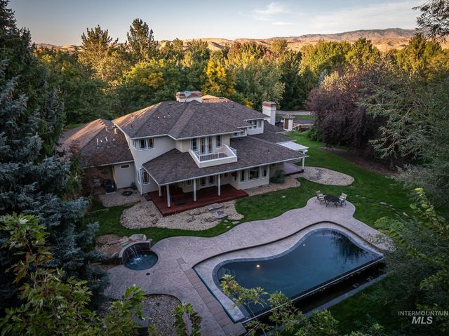 9527 W Riverside Ln, Garden City, ID 83716 property photo