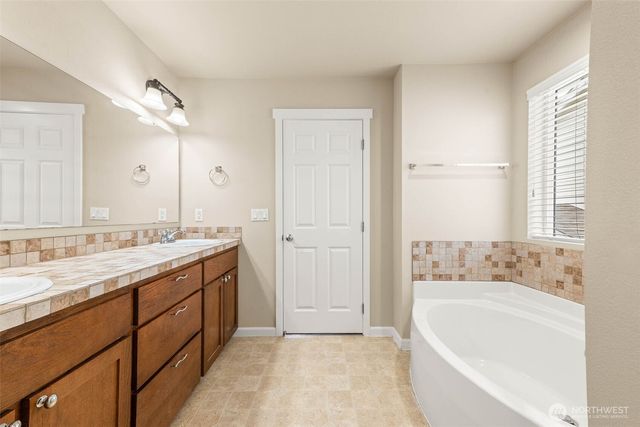 7076 Prism Street SE, Lacey, WA 98513