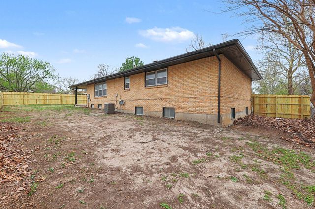 801 E Goeldner, Derby, KS 67037