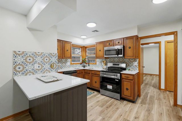 801 E Goeldner, Derby, KS 67037
