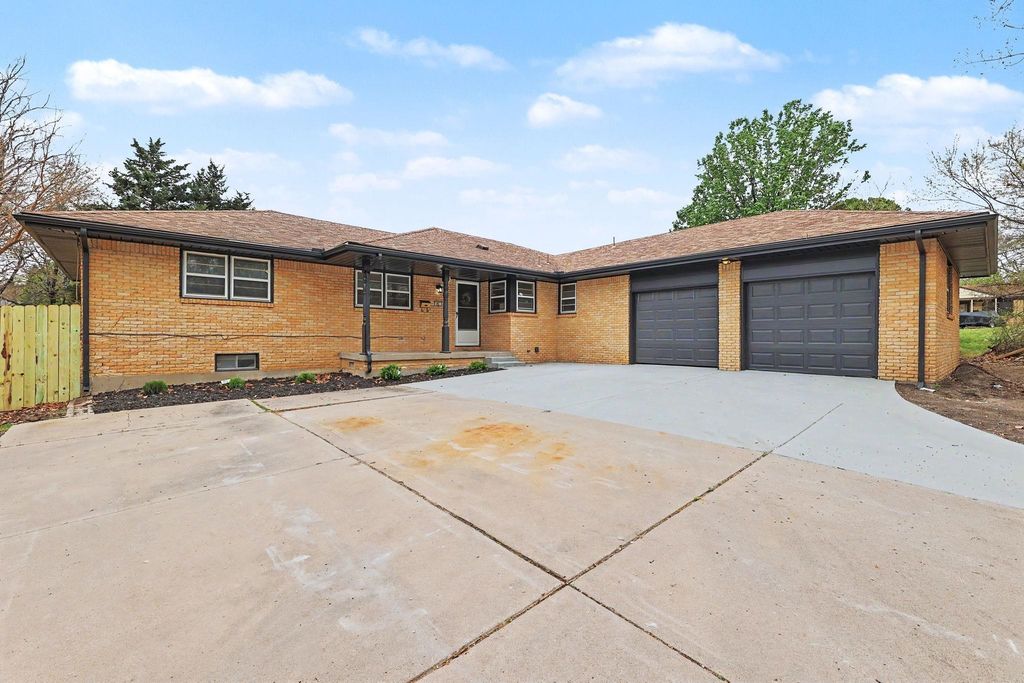 801 E Goeldner, Derby, KS 67037