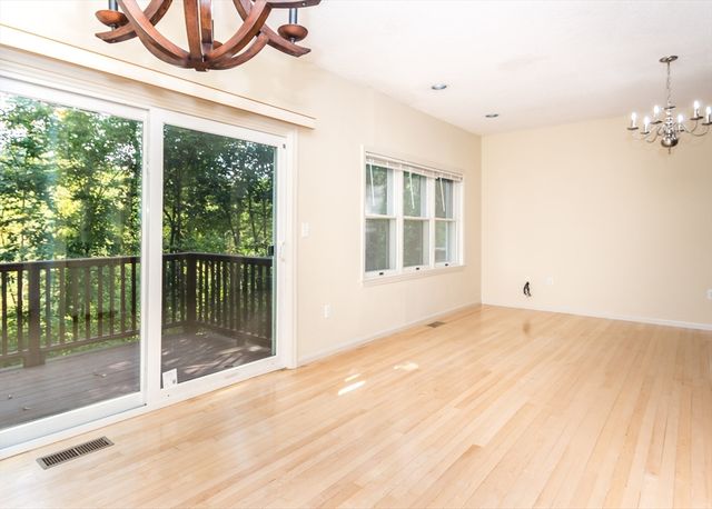 285 Bishops Forest Dr 285, Waltham, MA 02452