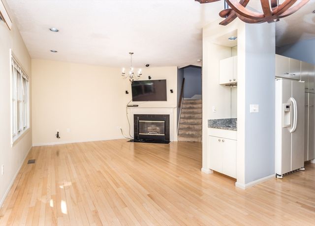 285 Bishops Forest Dr 285, Waltham, MA 02452