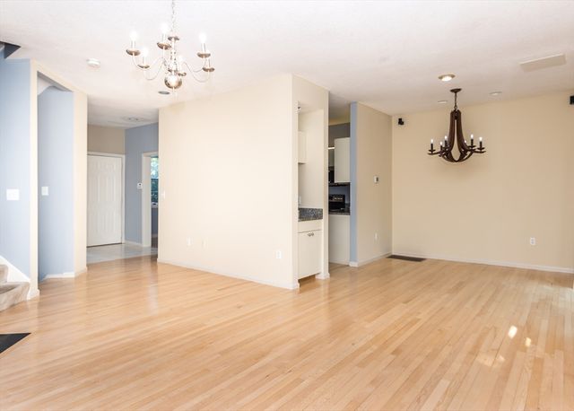 285 Bishops Forest Dr 285, Waltham, MA 02452