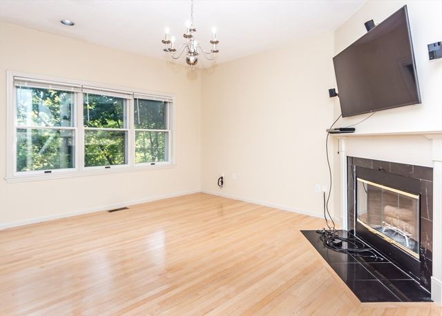 285 Bishops Forest Dr 285, Waltham, MA 02452