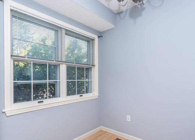 285 Bishops Forest Dr 285, Waltham, MA 02452