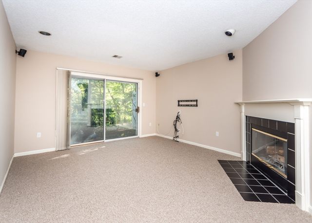 285 Bishops Forest Dr 285, Waltham, MA 02452