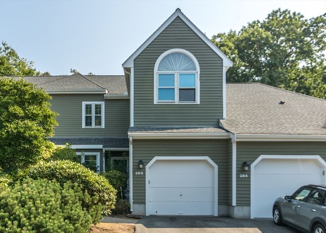 285 Bishops Forest Dr 285, Waltham, MA 02452