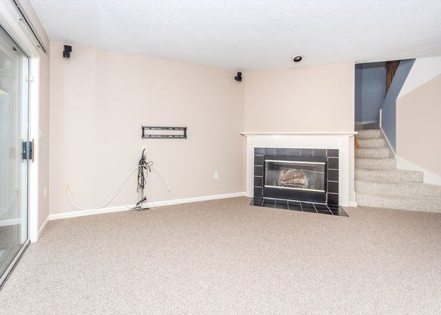 285 Bishops Forest Dr 285, Waltham, MA 02452