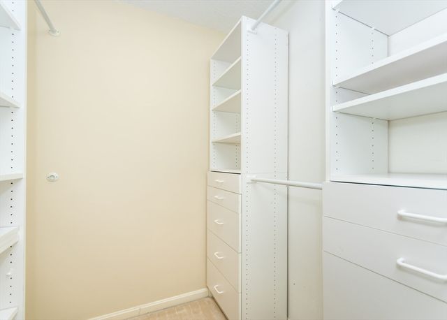 285 Bishops Forest Dr 285, Waltham, MA 02452