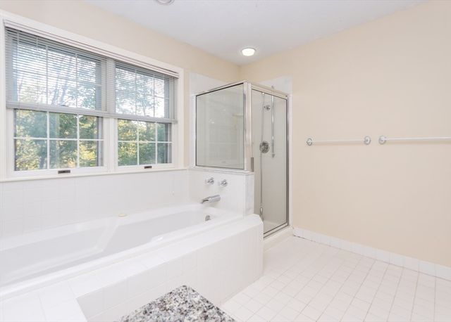 285 Bishops Forest Dr 285, Waltham, MA 02452