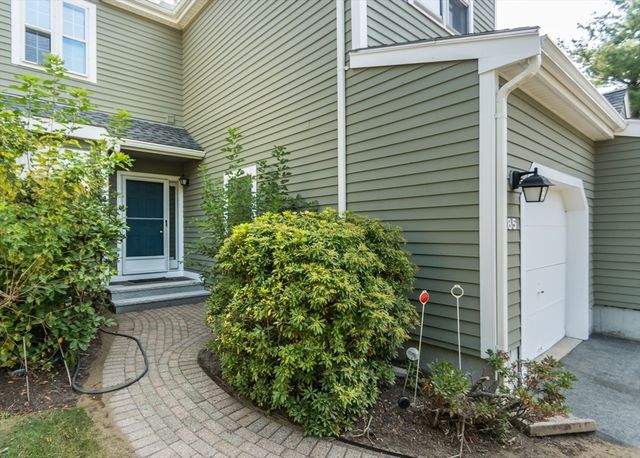 285 Bishops Forest Dr 285, Waltham, MA 02452