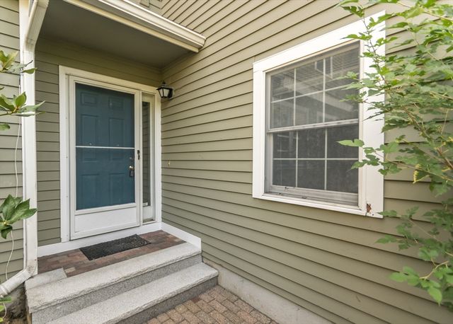 285 Bishops Forest Dr 285, Waltham, MA 02452