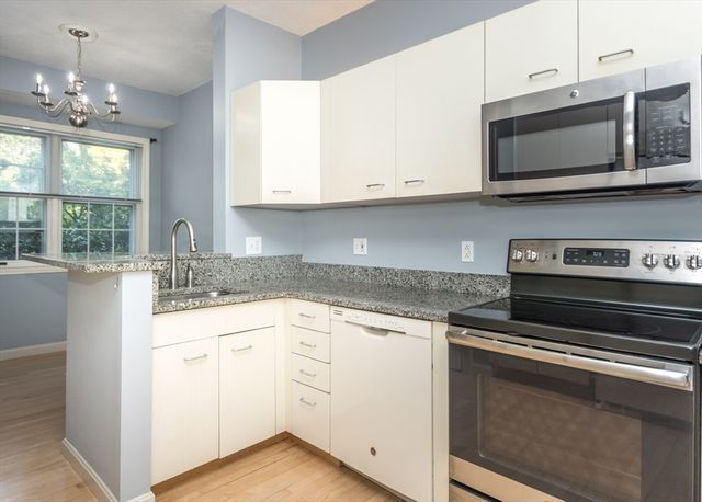 285 Bishops Forest Dr 285, Waltham, MA 02452