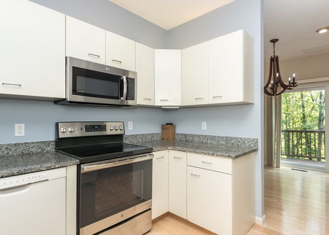 285 Bishops Forest Dr 285, Waltham, MA 02452