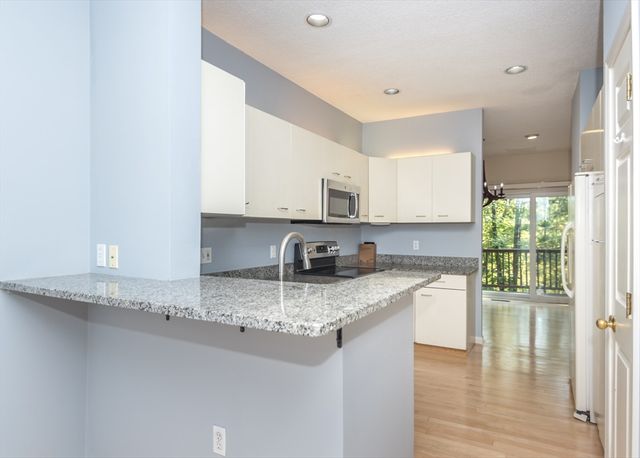 285 Bishops Forest Dr 285, Waltham, MA 02452