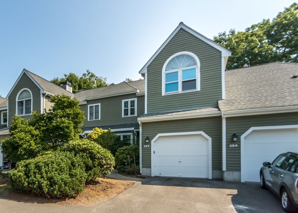 285 Bishops Forest Dr 285, Waltham, MA 02452