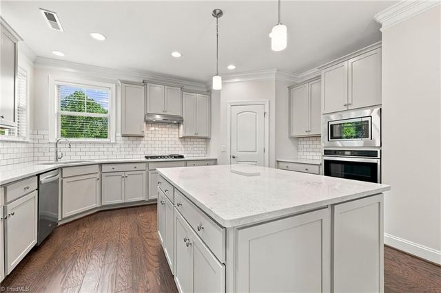7909 Hopkins Farm Drive, Browns Summit, NC 27214
