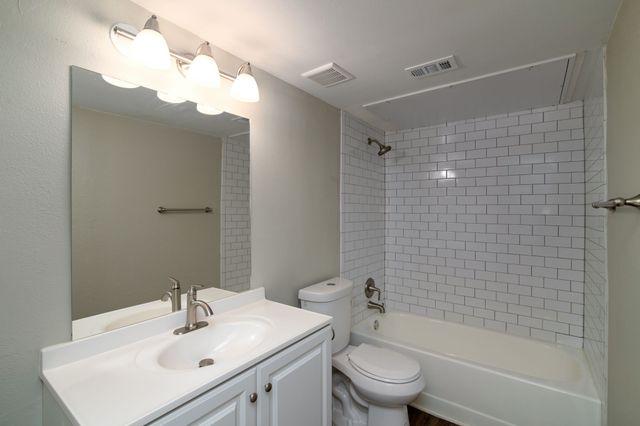 8045 W Elizabeth Lane 124, Fort Worth, TX 76116