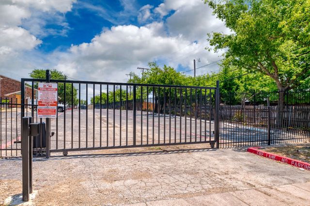 8045 W Elizabeth Lane 124, Fort Worth, TX 76116