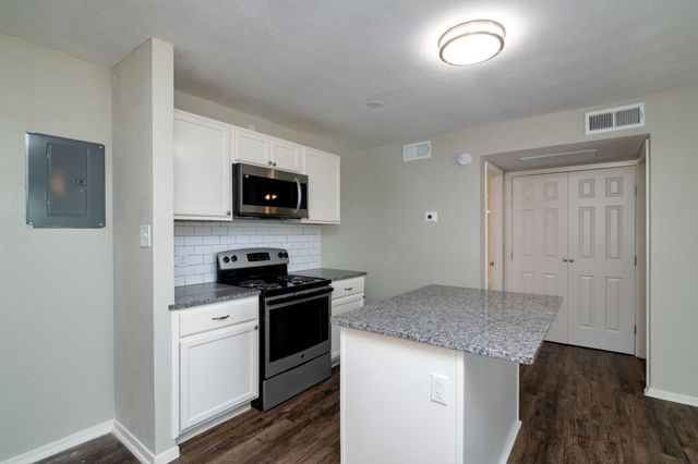 8045 W Elizabeth Lane 124, Fort Worth, TX 76116
