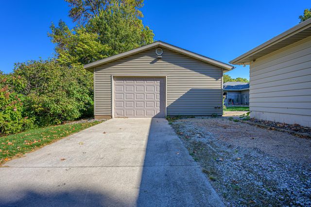 595 Milwaukee Avenue SW, Hutchinson, MN 55350