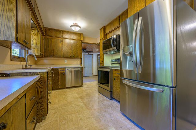 595 Milwaukee Avenue SW, Hutchinson, MN 55350