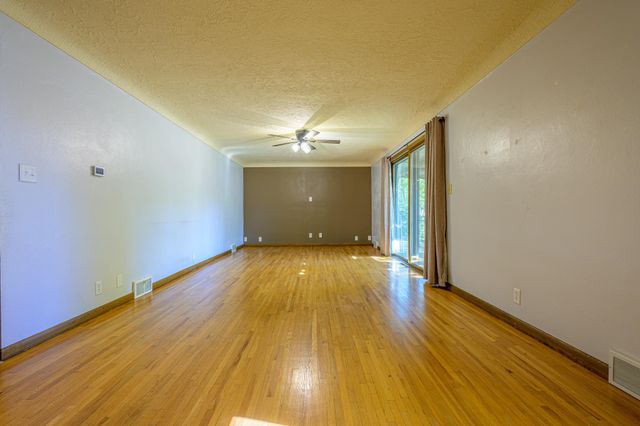 595 Milwaukee Avenue SW, Hutchinson, MN 55350