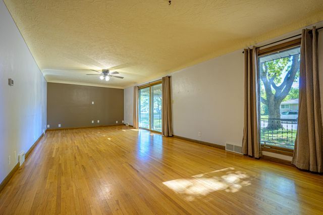 595 Milwaukee Avenue SW, Hutchinson, MN 55350